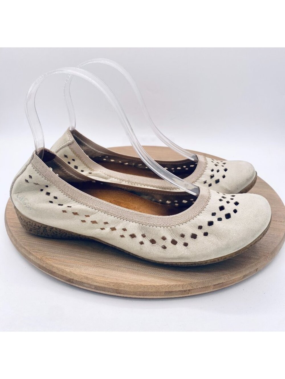 Taos Shoes Womens 7 38 Beige Leather Perforated Comfort Ballet Flats Boho